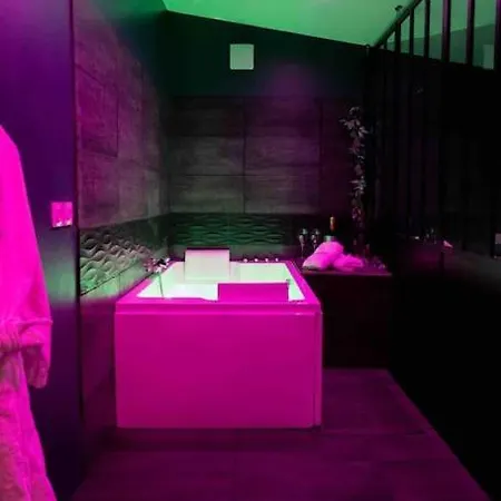 Апартаменты Loveroom En Aparte Кан